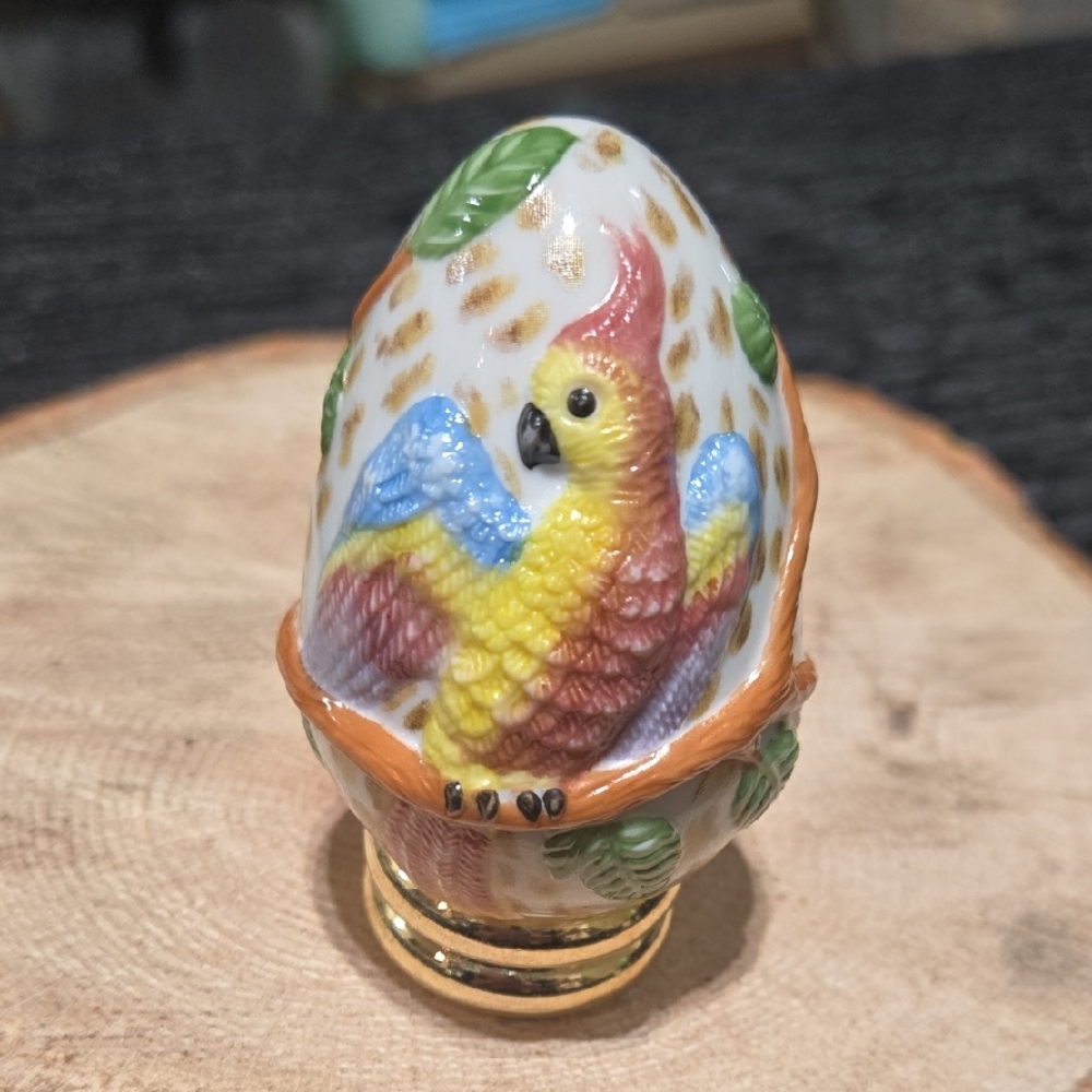 vintage Franklin Mint Majolica Style Collector's Egg featuring an exotic parrot